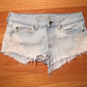 American Eagle size 4 light wash shorts